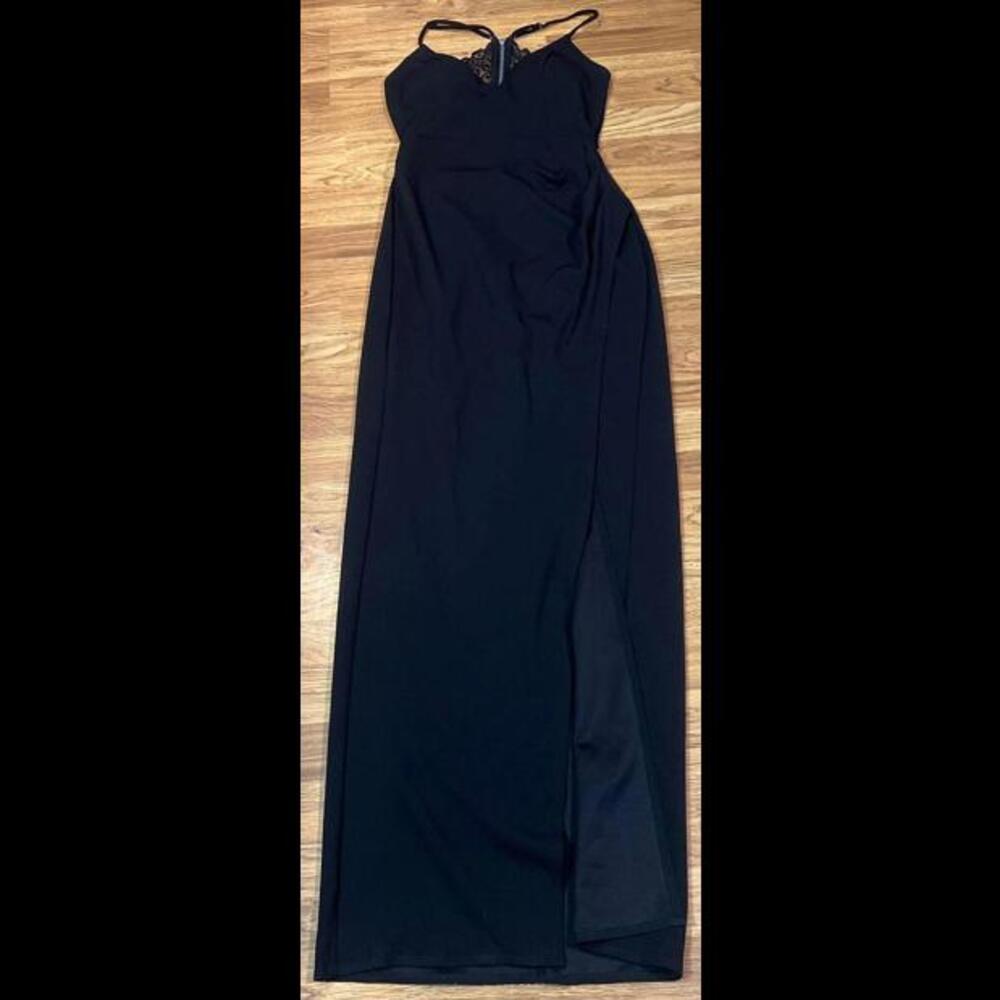 Elegant Windsor Black Lace Maxi Dress - Size M
